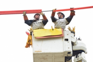 Đội sửa chữa điện nóng: Góp phần bảo đảm an toàn, liên tục của lưới điện