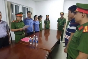 Vụ tán sỏi cho bệnh nhân khi máy hỏng: Hai trưởng khoa Bệnh viện Đa khoa Vùng Tây Nguyên bị bắt