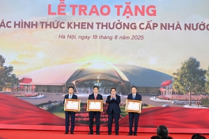 EVN và EVNNPT đón nhận Huân chương Lao động hạng Ba
