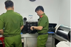 Bắc Ninh: Khởi tố 2 đối tượng làm giấy tờ giả