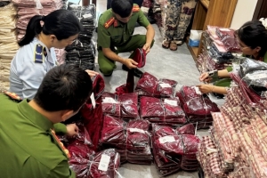 Nghệ An: Xử lý hộ kinh doanh buôn bán quần áo giả mạo nhãn hiệu trên mạng xã hội