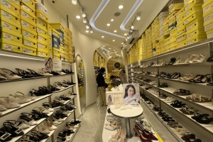 Hà Nội: Chuỗi cửa hàng Bee Shoes bán nhiều giày dép “trắng” thông tin về nguồn gốc, xuất xứ
