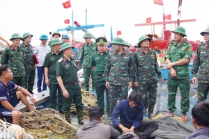Phó tư lệnh Quân khu 4 kiểm tra công tác ứng phó bão số 10 tại tỉnh Thanh Hóa