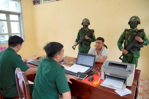Lực lượng Biên phòng An Giang bắt giữ đối tượng vận chuyển gần 200 gram ma túy đá