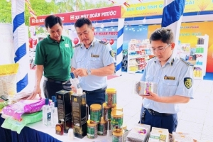 Đảm bảo chất lượng hàng Việt: Quảng Ngãi tăng cường giám sát chợ phiên Minh Long