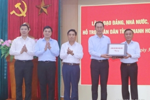 Thường trực Ban Bí thư Trần Cẩm Tú thăm hỏi, động viên Nhân dân tỉnh Thanh Hóa khắc phục hậu quả bão lũ