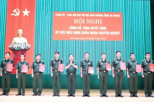 Trao quyết định điều động 83 quân nhân chuyên nghiệp
