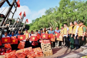 Ấm tình quân – dân từ chương trình “Cảnh sát biển đồng hành với ngư dân” tại Mỹ Long