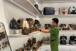 Đà Nẵng thu giữ hơn 1.000 sản phẩm thời trang nghi giả mạo thương hiệu tại khu vực chợ Hàn