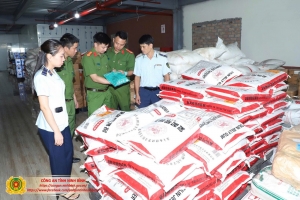 Ninh Bình: Phát hiện cơ sở sản xuất bánh kẹo sử dụng nguyên liệu không rõ nguồn gốc