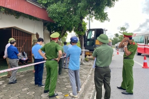 Phá dỡ công trình lấn chiếm hành lang bảo vệ đường cao tốc Hà Nội – Hải Phòng