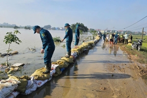 Bắc Ninh: Huy động lực lượng đắp đê bối, ngăn nguy cơ ngập úng diện rộng