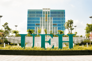Đại học Kinh tế TP. HCM chi gần 7 tỷ đồng hỗ trợ 3.000 sinh viên vùng bão số 10
