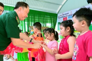 Đồn Biên phòng Cửa khẩu Quốc tế Bình Hiệp tổ chức chương trình “Biên cương - Đêm hội trăng rằm”