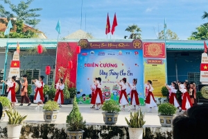 "Biên cương - Vầng trăng cho Em": Mang Tết Trung thu ấm áp đến với trẻ em vùng biên giới Tịnh Biên