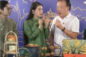 Cục trưởng Quản lý thị trường “lên sóng” livestream bán bánh Trung thu gây sốt cộng đồng mạng