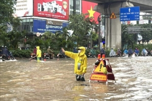 Hà Nội kích hoạt các phương án ứng phó, tập trung tiêu úng tại 90 vị trí ngập nước