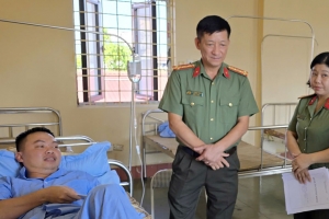 Nhiều cán bộ, chiến sĩ Công an bị thương khi hỗ trợ người dân vùng lũ tại Thái Nguyên
