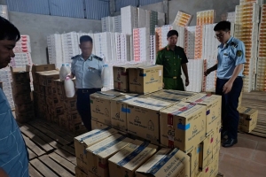 Lực lượng Quản lý thị trường Thái Nguyên triệt phá vụ buôn bán nước giặt D-nee giả