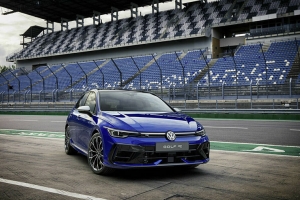 Volkswagen Golf chờ ngày ra mắt cuối tháng 10