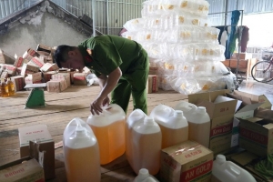 Nghệ An: Bắt Giám đốc Công ty An Thịnh Food vì sản xuất, buôn bán hơn 2,7 triệu lít dầu ăn giả