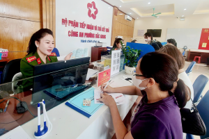 Cảnh sát giao thông Bắc Ninh đề nghị người dân đổi giấy phép lái xe bản giấy sang vật liệu PET