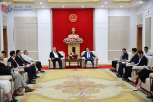 Chủ tịch UBND tỉnh Quảng Ninh Bùi Văn Khắng tiếp xã giao các nhà đầu tư quốc tế