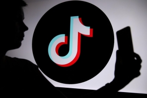Cảnh báo mã độc trên TikTok: Video AI dụ người dùng tự chạy virus để hack tài khoản
