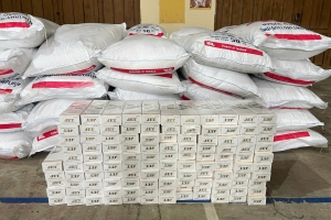 Quảng Trị: Phát hiện xe khách vận chuyển hơn 3 tấn đường cát và hơn 1.000 bao thuốc lá lậu