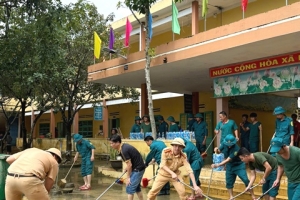Đà Nẵng: Khẩn trương dọn dẹp trường lớp sau lũ