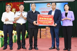 Thành phố Hồ Chí Minh trao 5 tỷ đồng hỗ trợ Nhân dân tỉnh Bắc Ninh khắc phục thiệt hại sau bão lũ