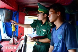 Bắt giữ 2 tàu cá vận chuyển trái phép thiết bị giám sát hành trình trên vùng biển Tây Nam