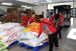TP. HCM chuyển 30 tấn hàng hóa hỗ trợ đồng bào miền Trung bị thiệt hại do bão lũ