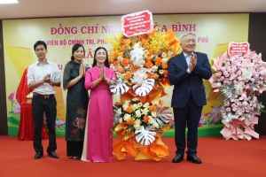 Đồng chí Nguyễn Hòa Bình, Ủy viên Bộ Chính trị, Phó Thủ tướng Thường trực Chính phủ thăm và làm việc tại Trường THPT Kiến An