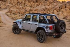 Nguy cơ cháy pin, Jeep triệu hồi hơn 320.000 xe hybrid sạc điện ngoài