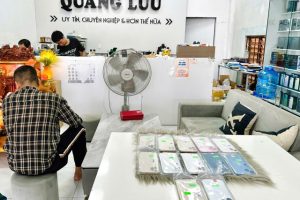 Xử phạt 35 triệu động một cơ sở kinh doanh điện thoại di động không rõ nguồn gốc tại Quảng Trị