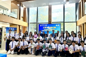 Trao tặng hơn 1.100 cuốn sách quý: Hành trình mang tri thức thế giới đến với sinh viên Việt Nam
