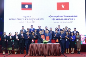 Việt Nam và Lào ký hợp tác trong lĩnh vực lao động và người có công
