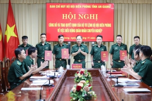An Giang: Trao quyết định điều động 7 quân nhân chuyên nghiệp