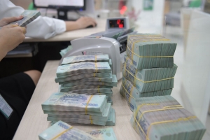 Lãi suất tiết kiệm ngắn hạn tại nhiều ngân hàng chạm trần