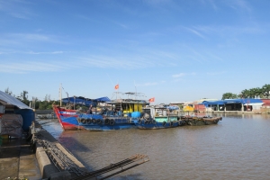 Luồng lạch ra vào cảng cá Ngọc Hải bị bồi lắng, gây khó khăn đối với các phương tiện tàu thuyền ra vào cảng