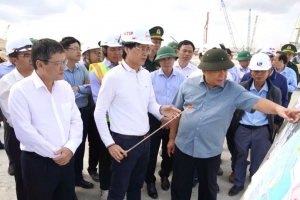 Phó Thủ tướng Nguyễn Chí Dũng kiểm tra các dự án trọng điểm tỉnh Quảng Trị