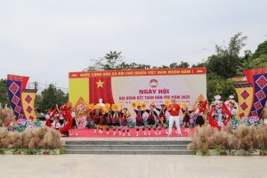 Phó Chủ tịch Quốc hội Vũ Hồng Thanh dự Ngày hội Đại đoàn kết toàn dân tộc tại xã Quảng Đức