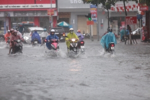 Thời tiết hôm nay 16/11: Bắc Bộ rét về đêm và sáng, Trung Bộ tiếp tục mưa lớn