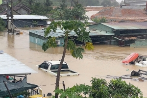 Đắk Lắk: 40 công nhân thi công dự án cao tốc bị mắc kẹt vì mưa lũ