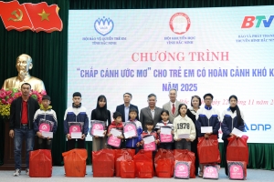 Bắc Ninh: Trao học bổng "Chắp cánh ước mơ" cho trẻ em có hoàn cảnh khó khăn