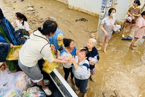 Yến sào Khánh Hòa: Cứu trợ lũ lụt cho người dân vùng ngập sâu trị giá 1,2 tỷ đồng