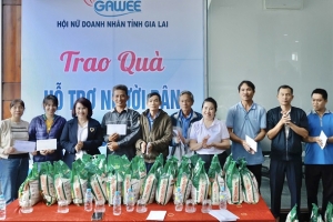 Gia Lai: 400 suất quà của Hội Nữ doanh nhân tỉnh hỗ trợ đồng bào vùng lũ