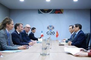 Thủ tướng Phạm Minh Chính gặp Tổng thống Pháp Emmanuel Macron