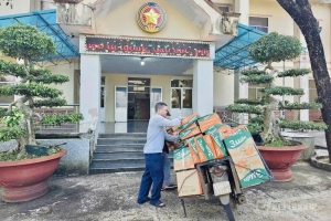  Chi cục Quản lý thị trường Gia Lai tiếp nhận hàng nghìn nhu yếu phẩm hướng về vùng lũ